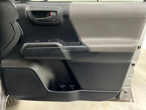 Used 2016 Toyota Tacoma SR RWD image 19