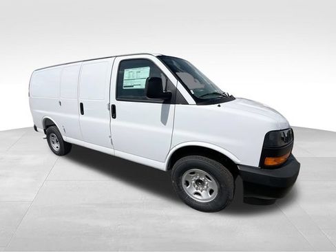 New 2026 GMC Savana 2500 w/ Driver Convenience Package RWD image 2