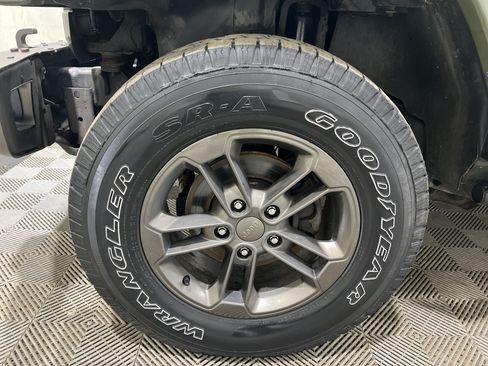 Used 2016 Jeep Wrangler Sahara AWD/4WD image 5