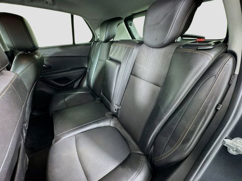 Used 2018 Chevrolet Trax LT w/ LT Convenience Package image 24