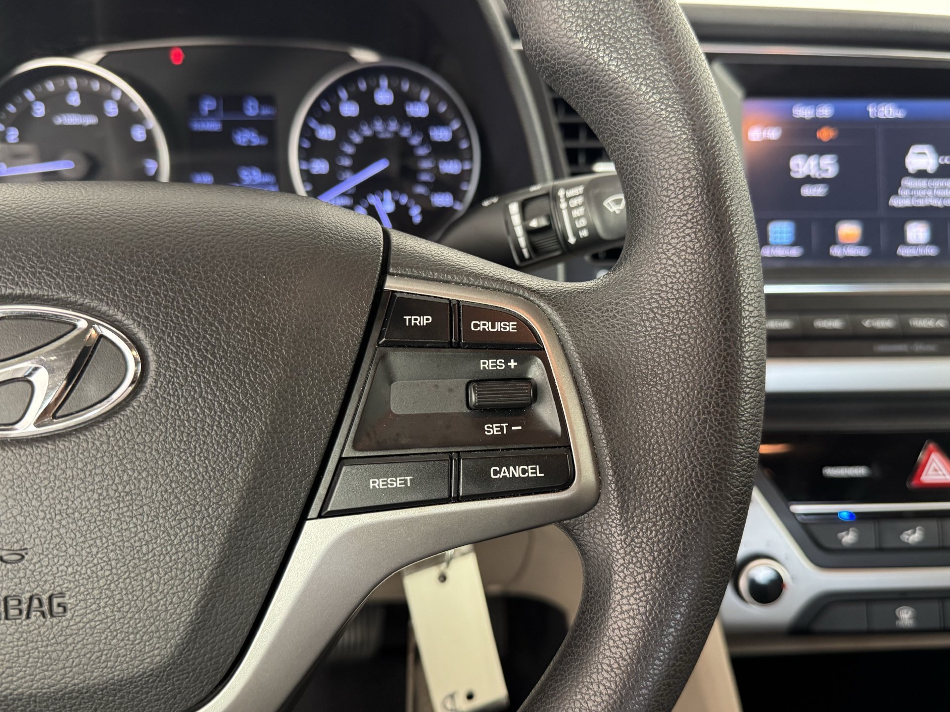 Used 2017 Hyundai Elantra SE FWD image 27