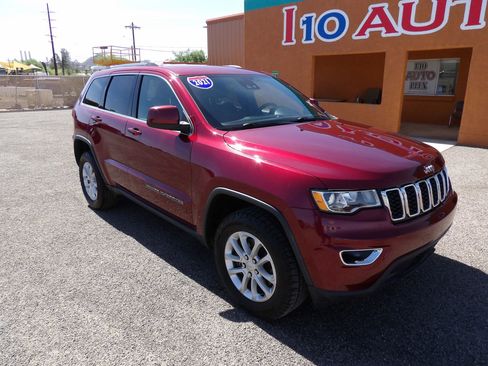 Used 2021 Jeep Grand Cherokee Laredo X AWD/4WD image 2