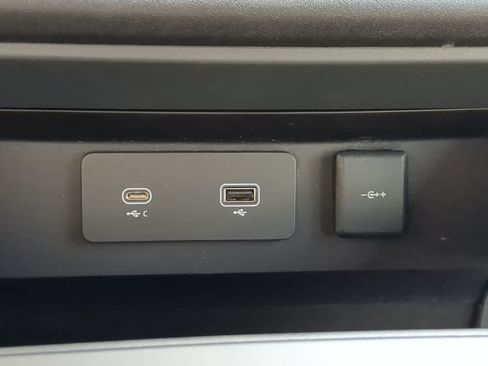 Certified 2023 Land Rover Defender 110 X-Dynamic SE AWD/4WD image 33