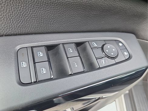 Used 2025 Nissan Pathfinder SV AWD/4WD image 16