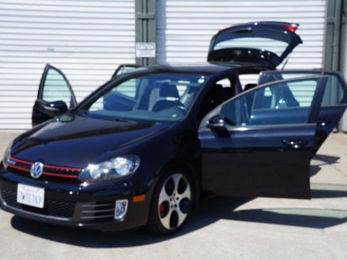 Used 2011 Volkswagen Golf 4-Door image 25