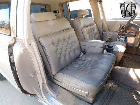 Used 1991 Cadillac Brougham image 27