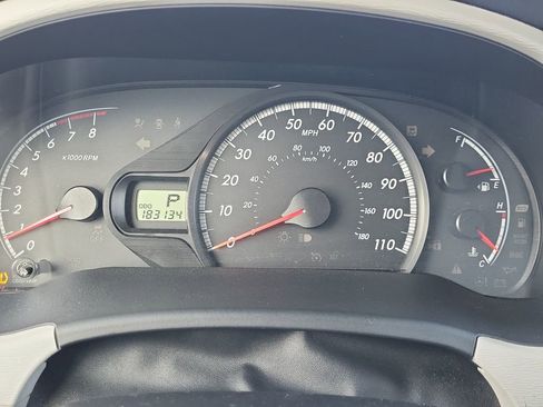 Used 2012 Toyota Sienna LE w/ Towing Pkg image 25