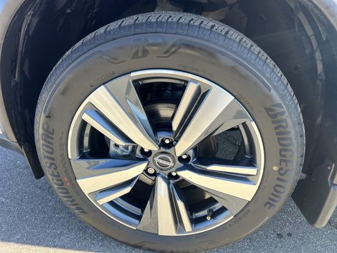 Certified 2023 Nissan Rogue Platinum w/ Platinum Premium Package image 9