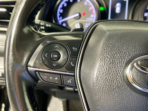 Used 2022 Toyota Camry SE w/ Convenience Package image 18