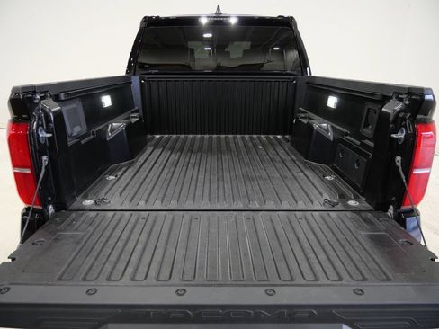 Used 2025 Toyota Tacoma TRD Off-Road AWD/4WD image 25