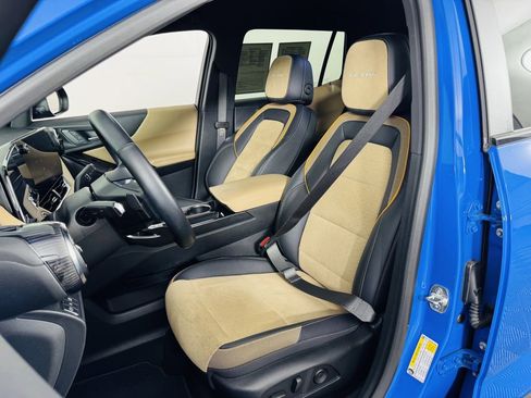 Used 2025 Chevrolet Equinox ACTIV w/ Safety and Technology Package image 6