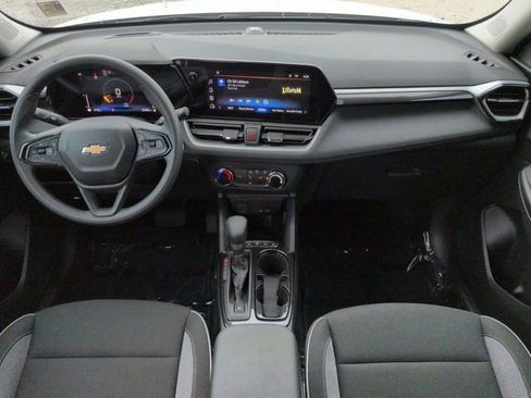 Used 2024 Chevrolet TrailBlazer LS w/ LS Convenience Package FWD image 14