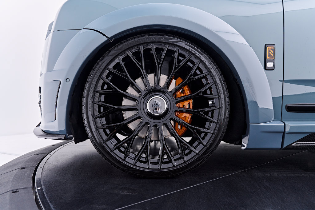 Used 2025 Rolls-Royce Cullinan AWD/4WD image 3