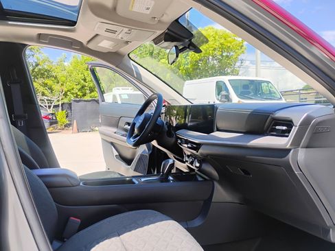 Used 2025 Nissan Kicks SV w/ SV Premium Package FWD image 45