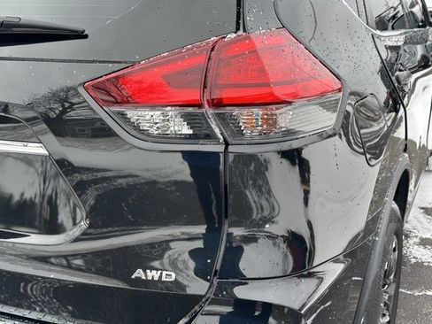 Used 2017 Nissan Rogue S image 12