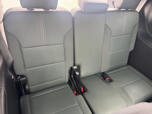 Used 2025 GMC Acadia AT4 w/ Luxury Package AWD/4WD image 34