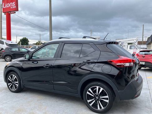 Used 2019 Nissan Kicks SV w/ Exterior Package FWD image 4