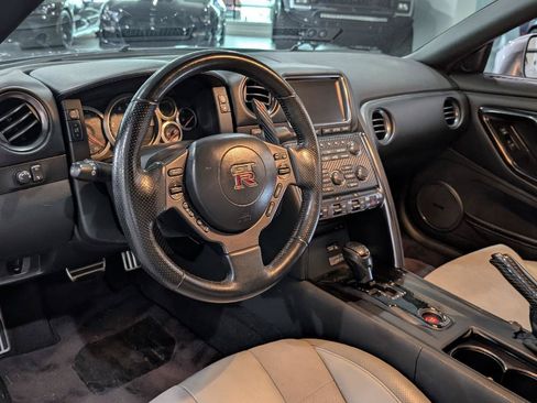 Used 2013 Nissan GT-R Black Edition AWD/4WD image 8