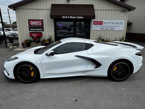 Used 2025 Chevrolet Corvette Stingray Coupe w/ Z51 Performance Package RWD image 2