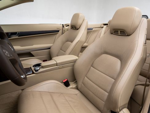 Used 2011 Mercedes-Benz E 550 Cabriolet image 3