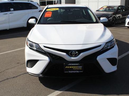 Used 2018 Toyota Camry SE FWD image 3