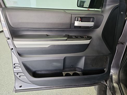 Used 2018 Toyota Tundra SR5 w/ SR5 Upgrade Package RWD image 15