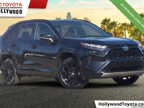 Used 2022 Toyota RAV4 SE w/ Convenience Package image 1