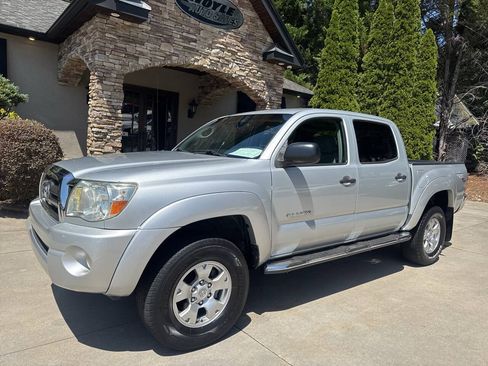 Used 2006 Toyota Tacoma PreRunner RWD image 2