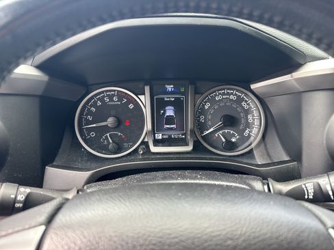 Used 2021 Toyota Tacoma SR5 RWD image 10