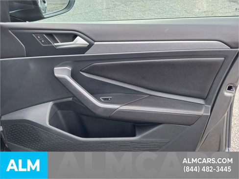 Used 2023 Volkswagen Jetta SE image 17