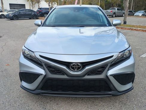 Certified 2022 Toyota Camry SE image 9