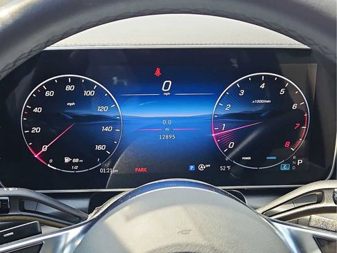Used 2025 Mercedes-Benz GLC 300 4MATIC image 22