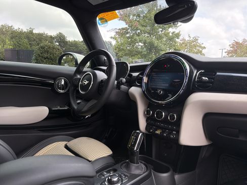 Used 2023 MINI Cooper SE FWD image 6