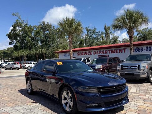 Used 2015 Dodge Charger SXT RWD image 2