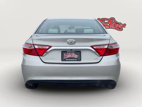 Used 2015 Toyota Camry LE image 6