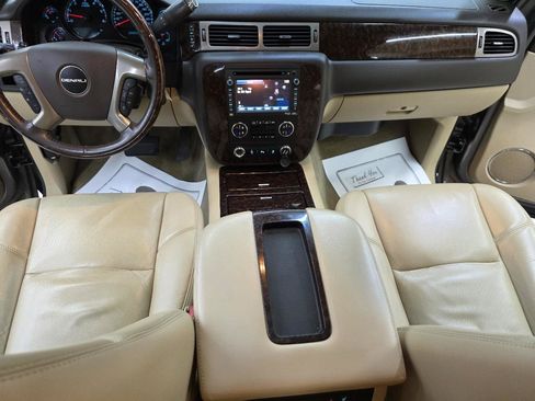 Used 2013 GMC Yukon Denali RWD image 30
