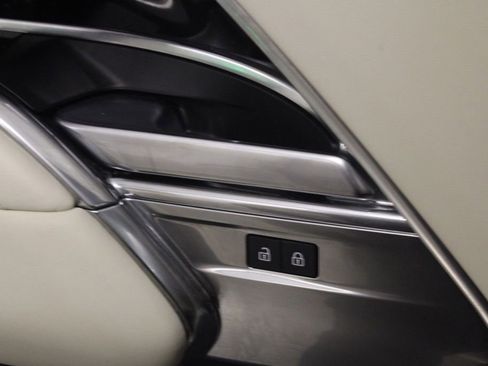 Certified 2025 Land Rover Range Rover SE AWD/4WD image 21