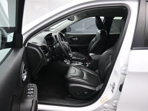 Used 2022 Jeep Cherokee Trailhawk w/ Premium Leather Package image 11