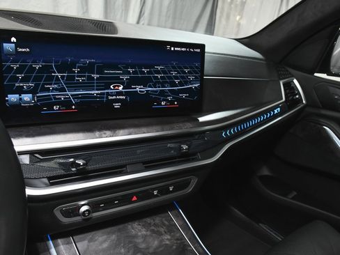 Used 2023 BMW X7 xDrive40i w/ M Sport Package image 44