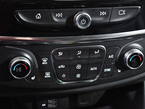 Used 2021 Chevrolet Traverse LT w/ LT Premium Package image 30