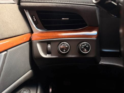 Used 2016 Cadillac Escalade Luxury AWD/4WD image 15
