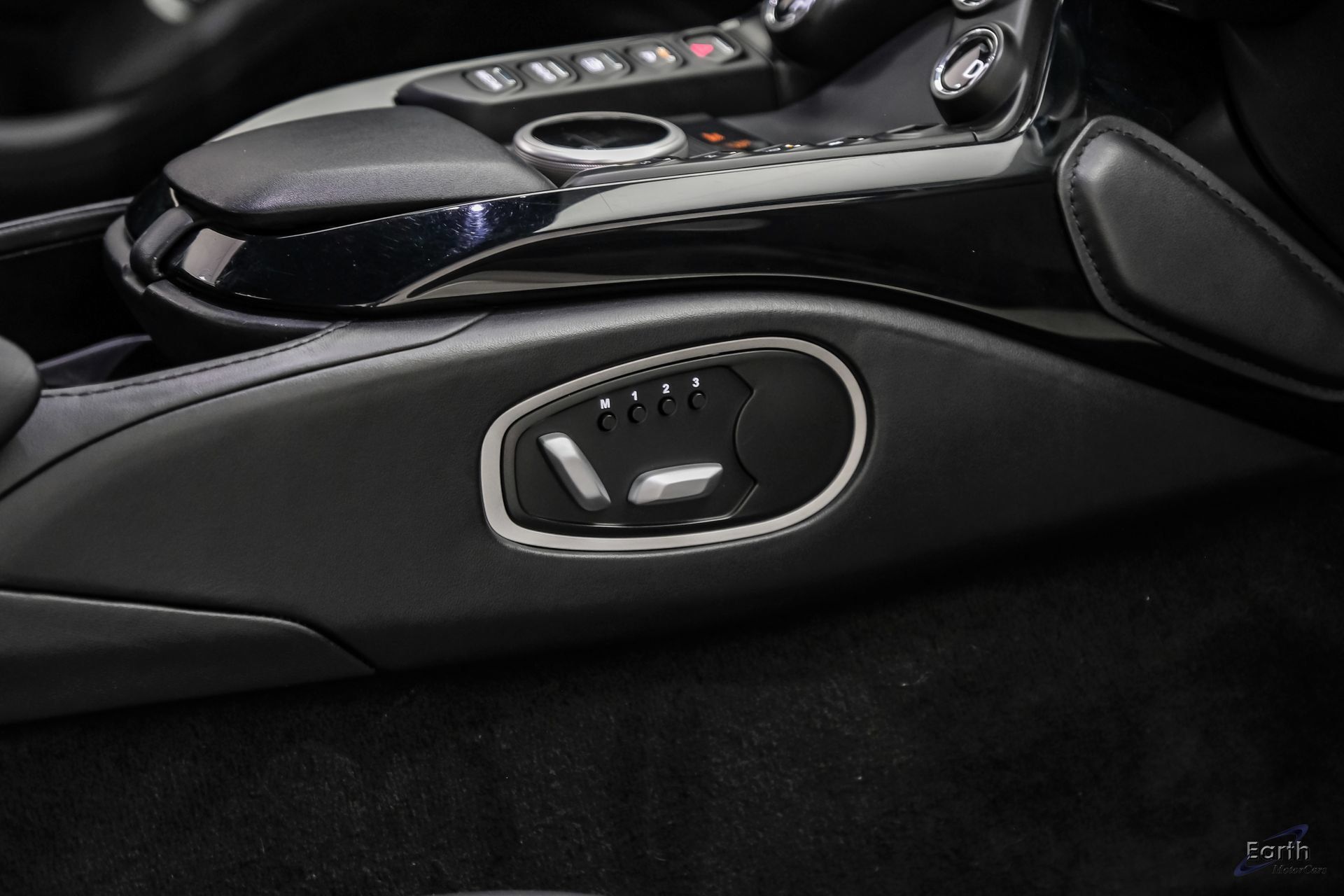 Used 2022 Aston Martin V8 Vantage Coupe RWD image 57