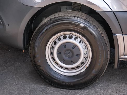 Used 2024 Mercedes-Benz Sprinter 2500 image 10