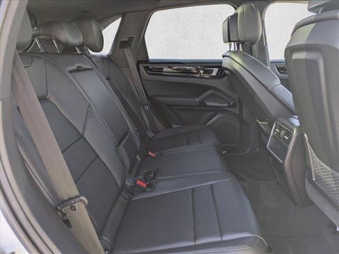 Used 2021 Porsche Cayenne AWD/4WD image 21