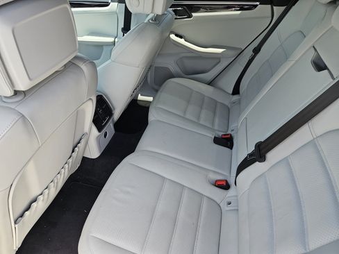 Certified 2023 Porsche Macan S AWD/4WD image 28