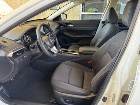Used 2025 Nissan Altima 2.5 SV FWD image 28