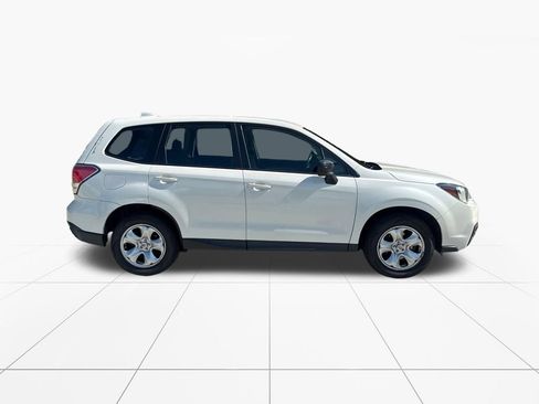 Used 2017 Subaru Forester 2.5i AWD/4WD image 9