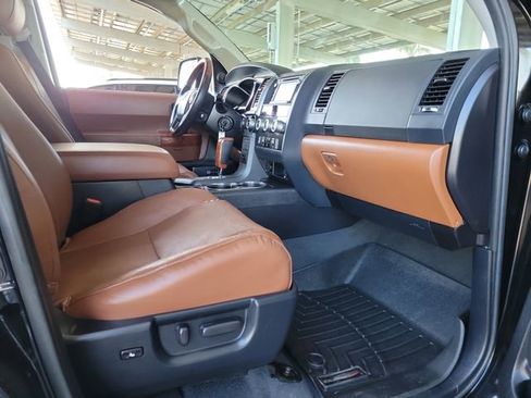 Used 2019 Toyota Sequoia Platinum w/ Preferred Accessory Package AWD/4WD image 21