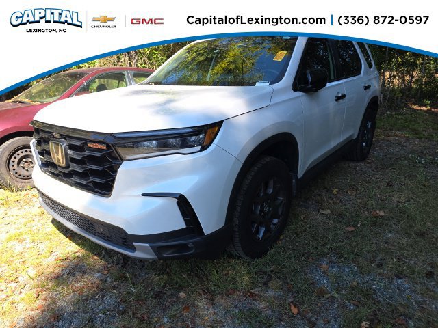 Used 2025 Honda Pilot TrailSport image 1