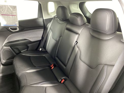 Used 2022 Jeep Compass Latitude image 31